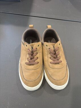 oomphies Sneakers with Orange Logo Detail